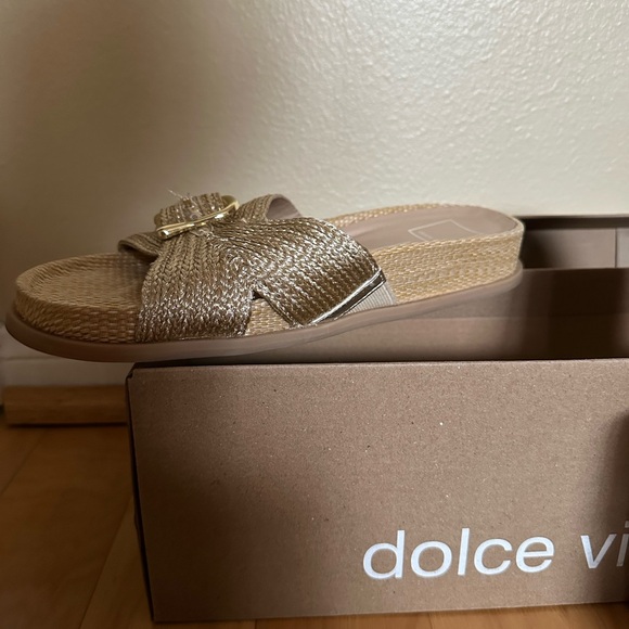 Dolce Vita “Sydnee “ slide on woven raffia sandal with gold buckle. Size 7 1/2 - Picture 5 of 7